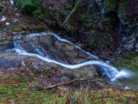 Geteilter Bachverlauf mit Kaskade